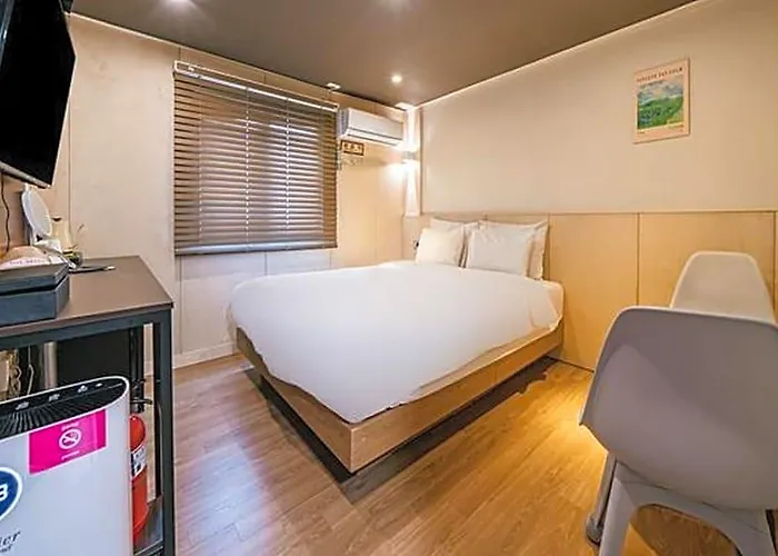 The Hit Hotel 2*
