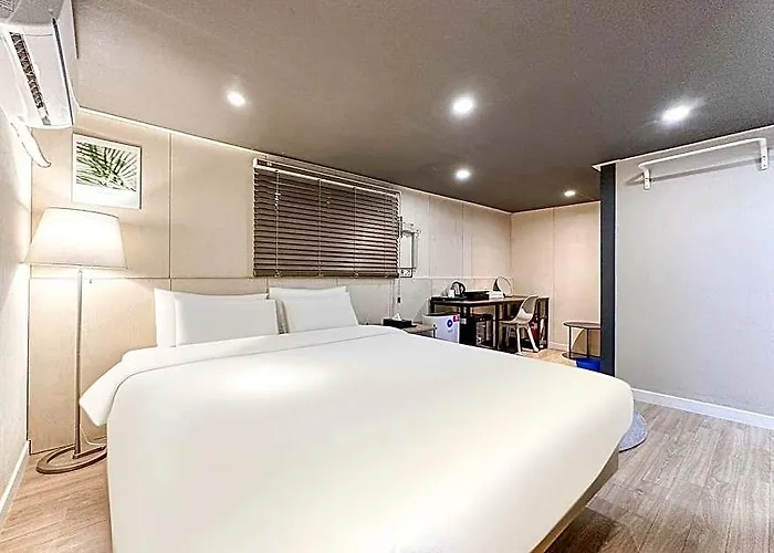 Hotel The Hit 2*